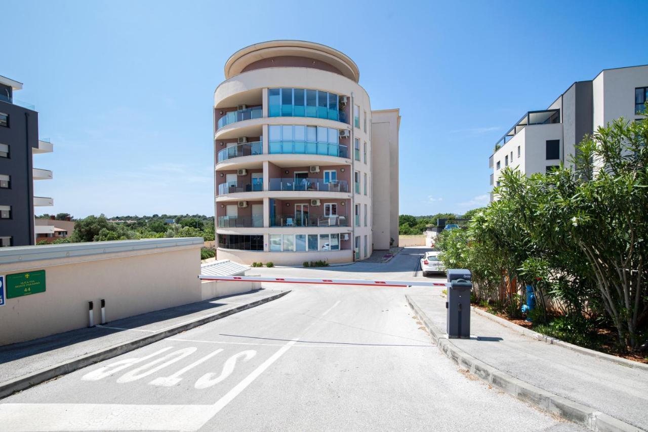 Monte Paradiso Sun Apartment Pula Exterior photo
