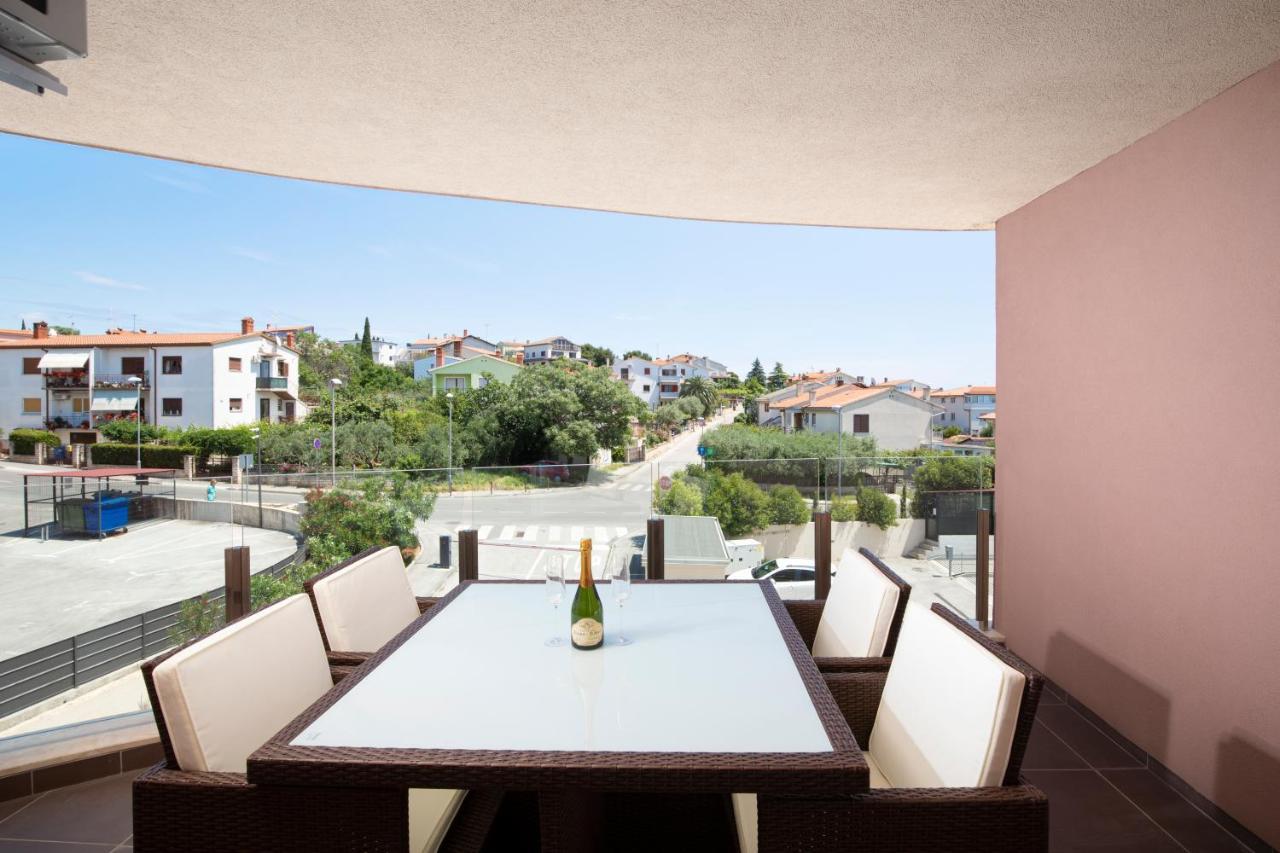 Monte Paradiso Sun Apartment Pula Exterior photo